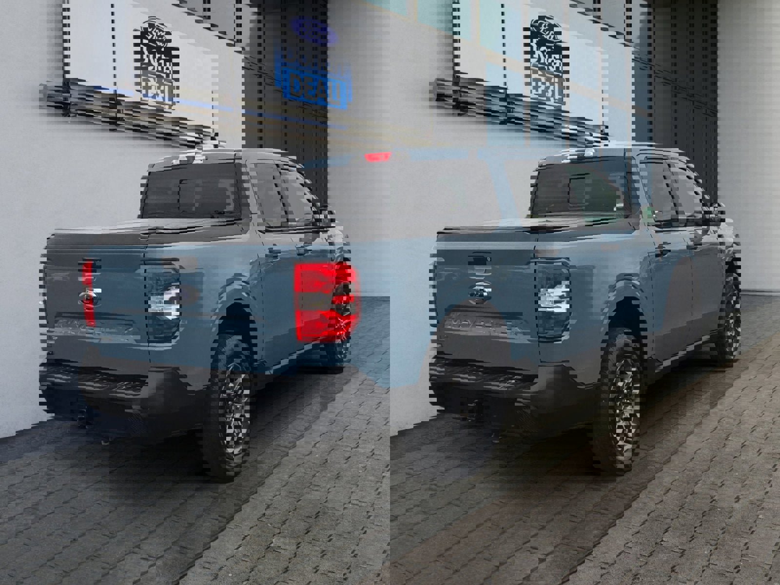 Certified 2022 Ford Maverick XLT w/ XLT Luxury Package image 3