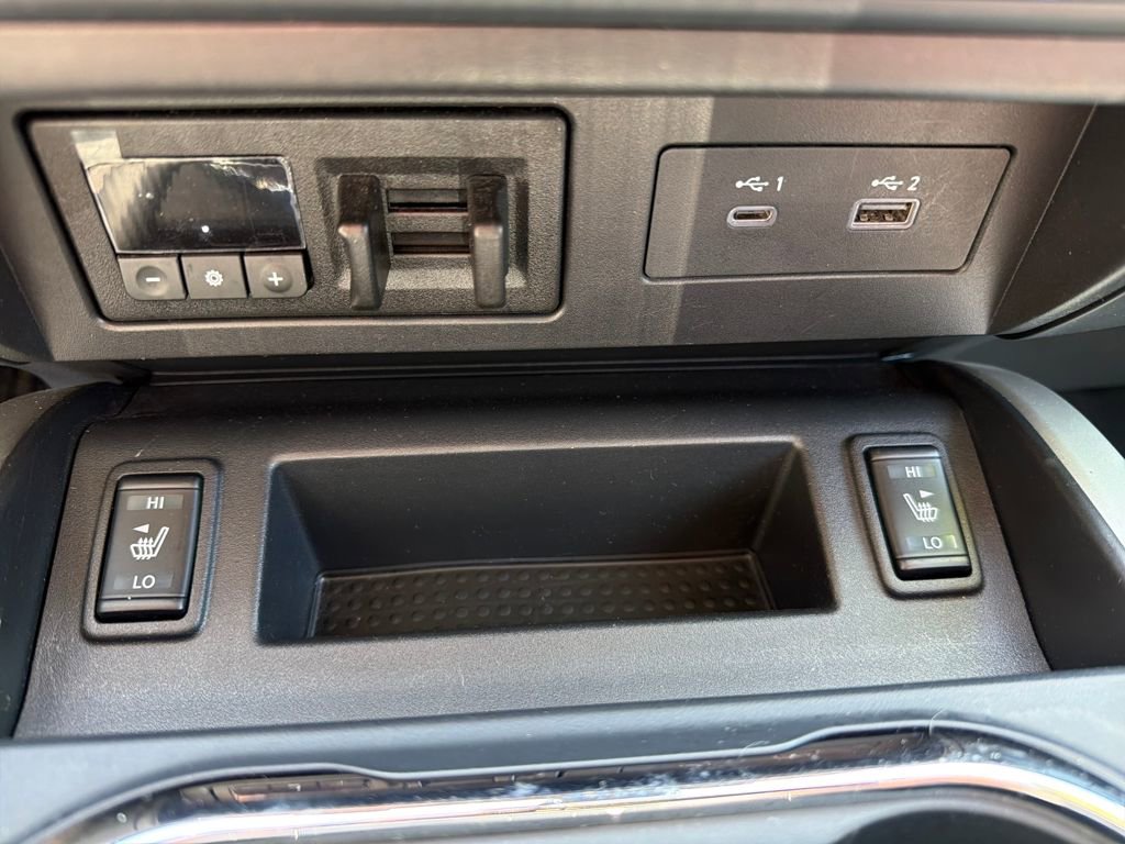Used 2024 Nissan Titan SV w/ SV Convenience Package image 30