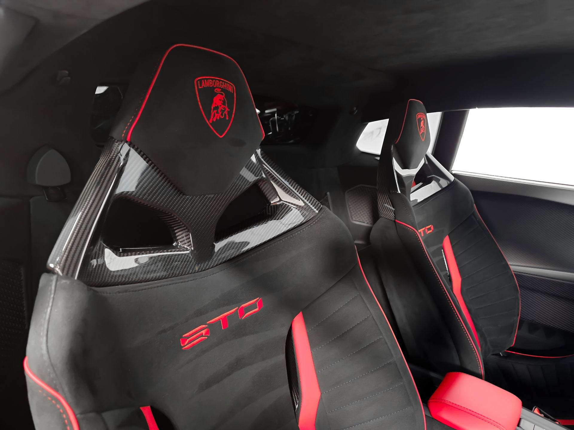 Used 2023 Lamborghini Huracan STO RWD image 33