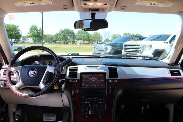 Used 2014 Cadillac Escalade Premium RWD image 18
