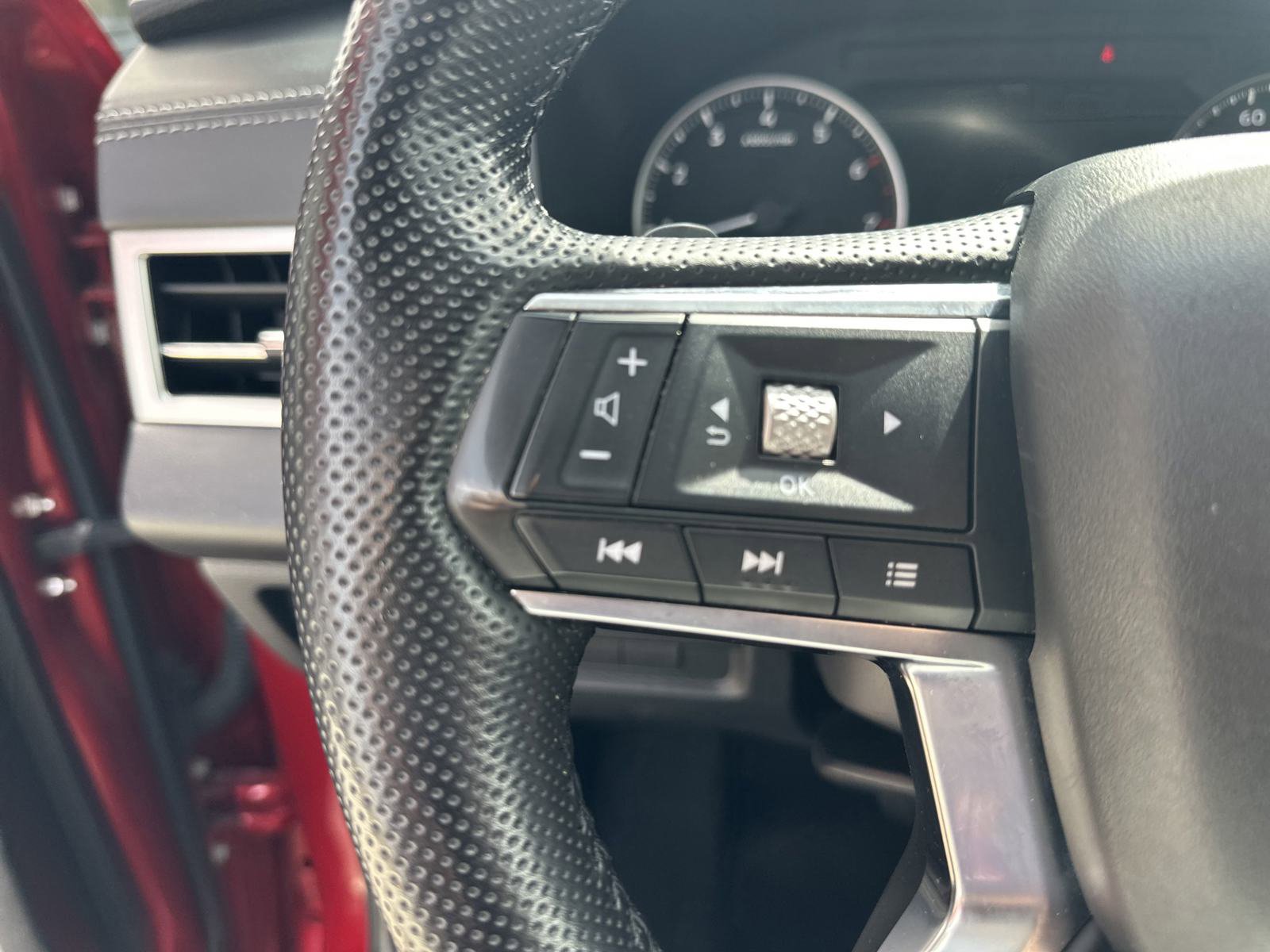 Used 2022 Mitsubishi Outlander SEL Black Edition image 13