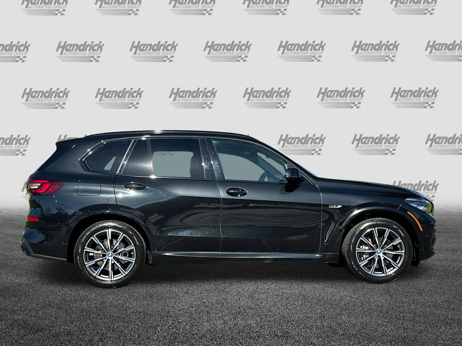 Used 2022 BMW X5 xDrive45e w/ M Sport Package image 3