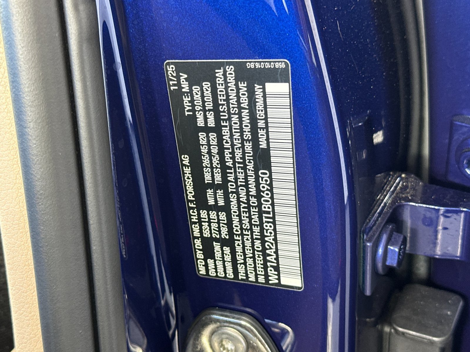 Certified 2026 Porsche Macan AWD/4WD image 35