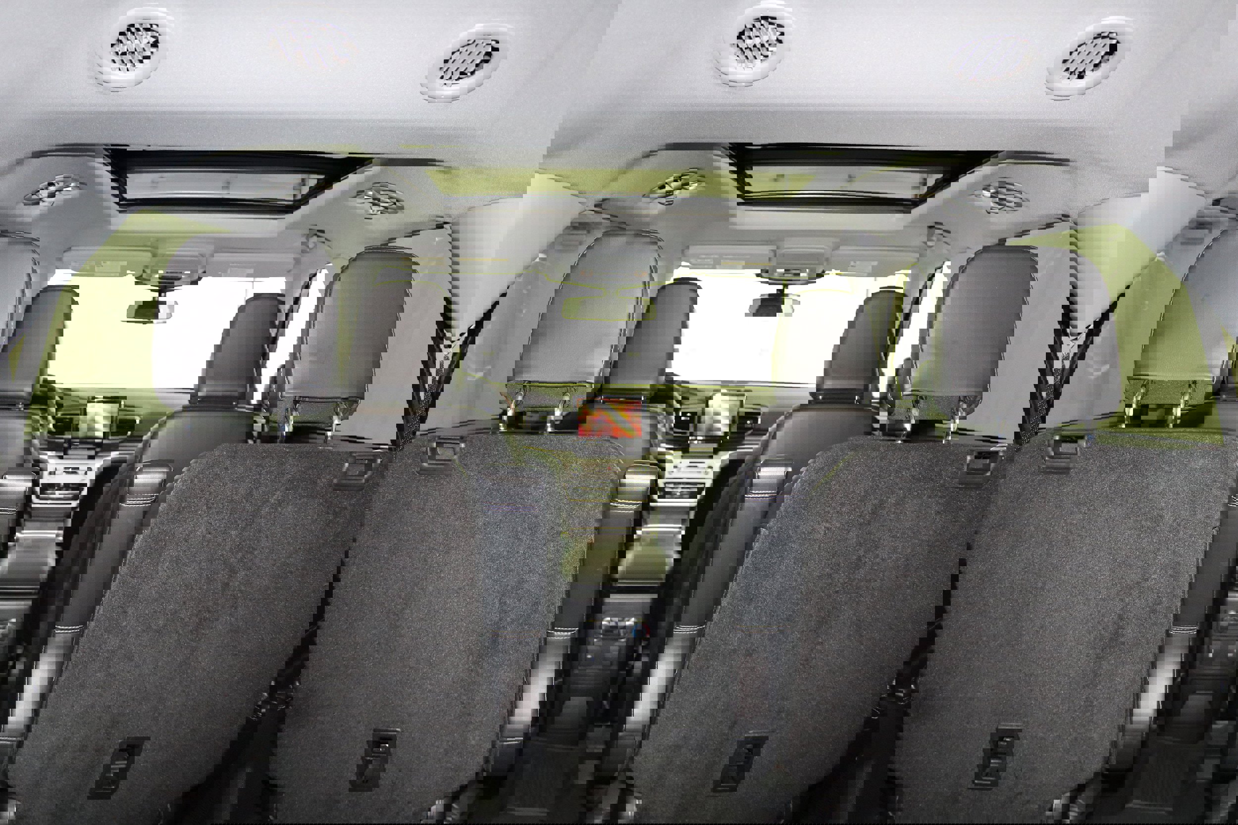 Used 2022 Ford Explorer XLT w/ Equipment Group 202A image 12