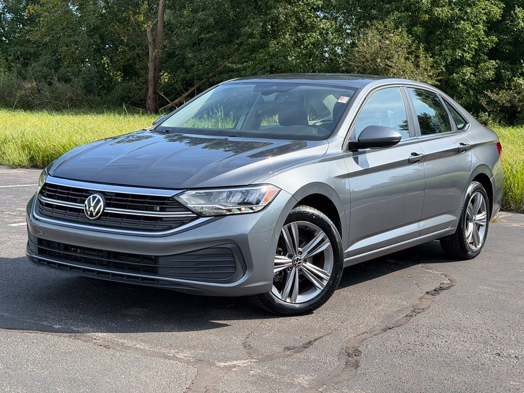 Used 2022 Volkswagen Jetta SE FWD image 2