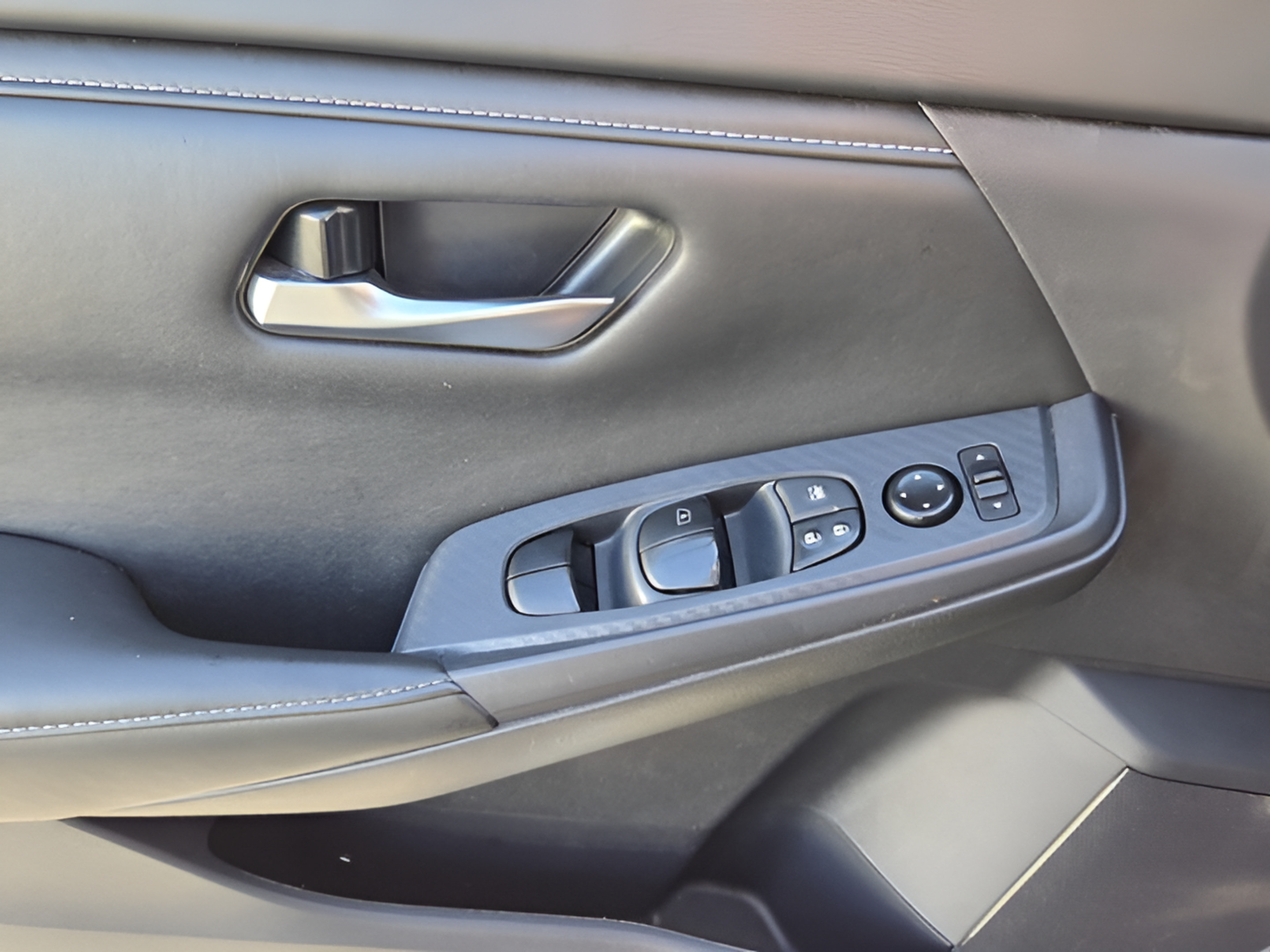 Used 2024 Nissan Sentra SV FWD image 27