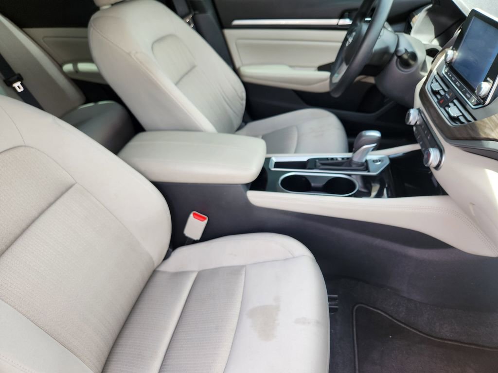 Used 2023 Nissan Altima 2.5 SV FWD image 12