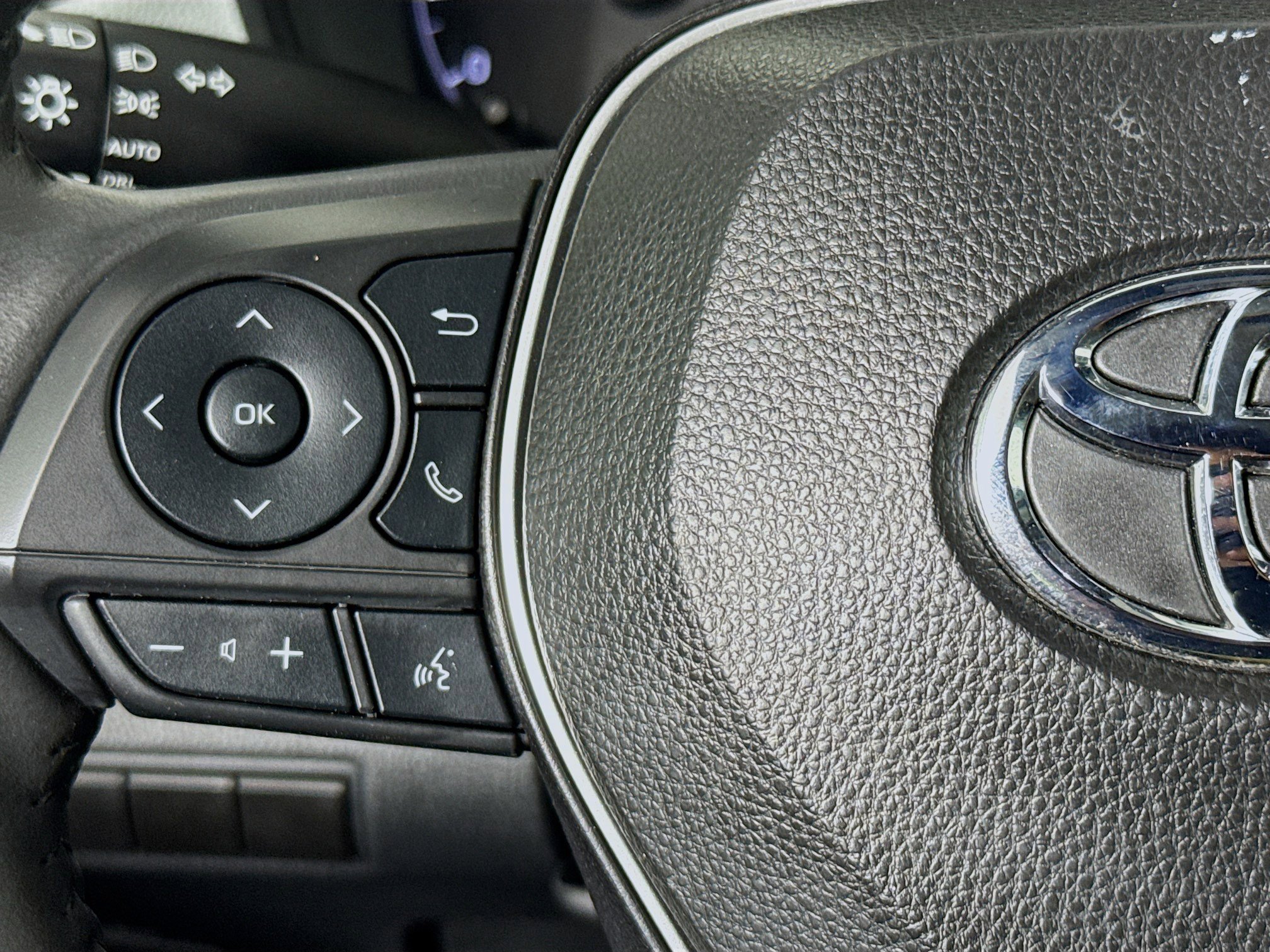 Used 2024 Toyota Corolla SE image 13