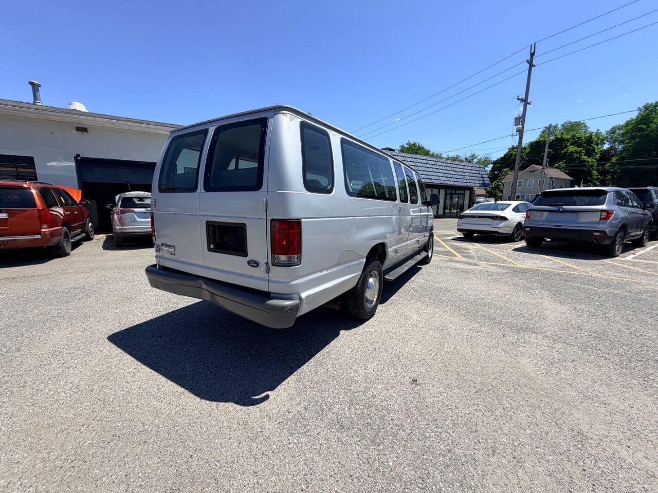 Used 2006 Ford E-350 and Econoline 350 XL RWD image 35