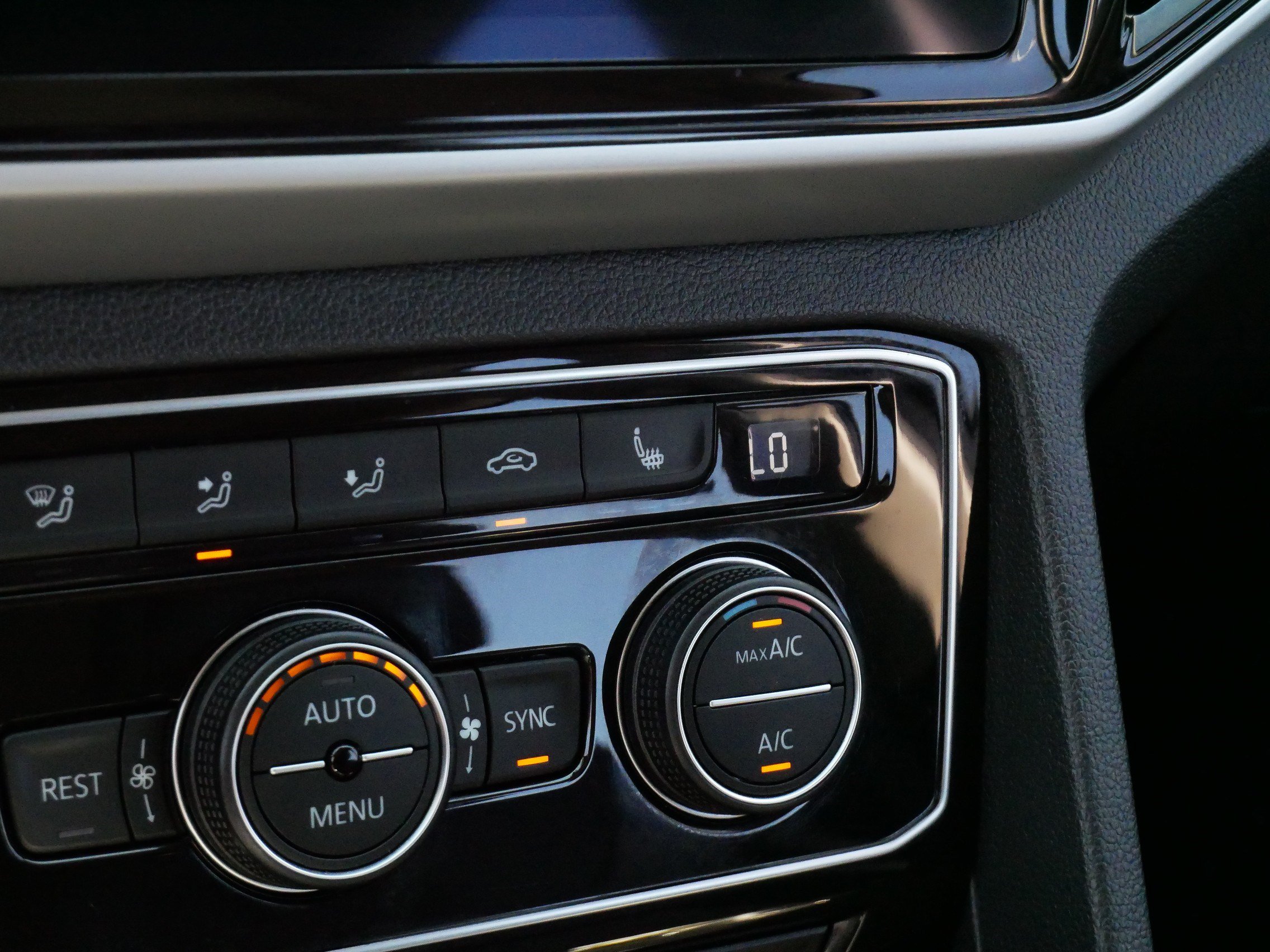 Certified 2023 Volkswagen Atlas SEL AWD/4WD image 29
