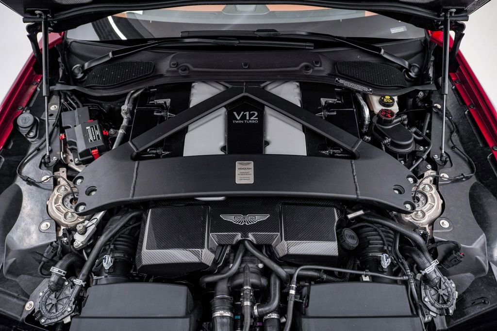 Used 2025 Aston Martin Vanquish RWD image 34
