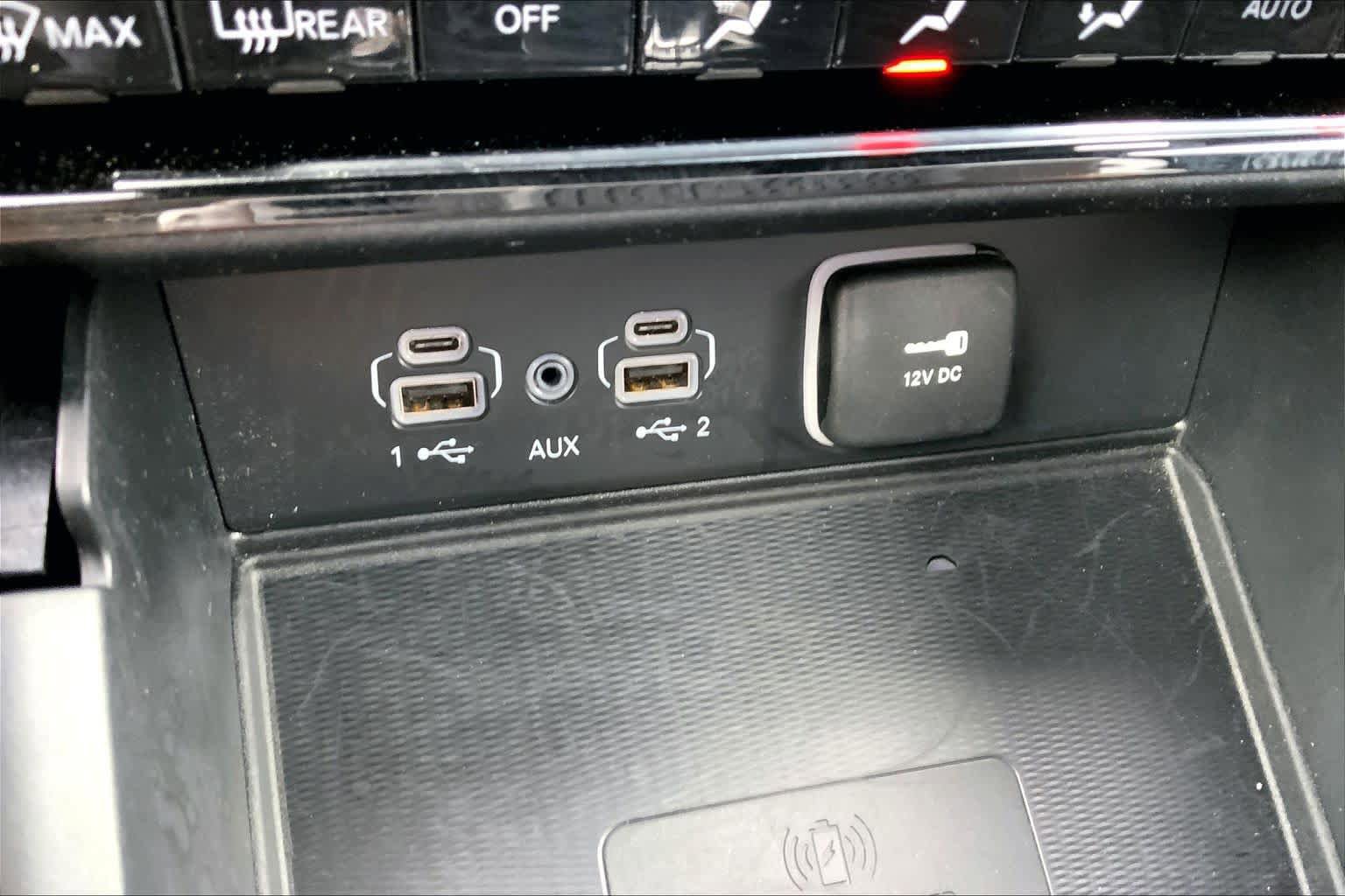 Used 2025 Jeep Grand Cherokee Altitude AWD/4WD image 34