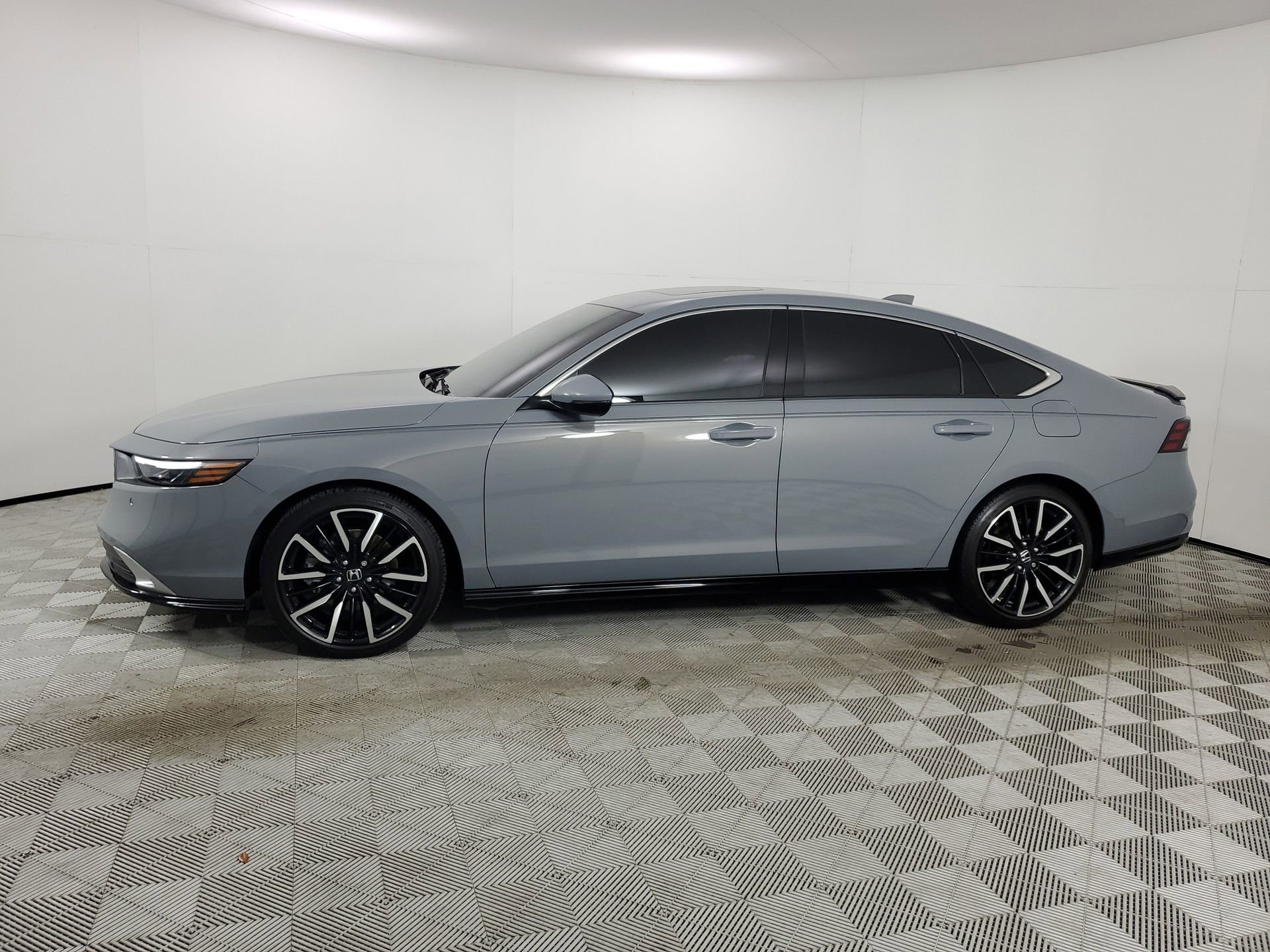 Used 2024 Honda Accord Touring image 6