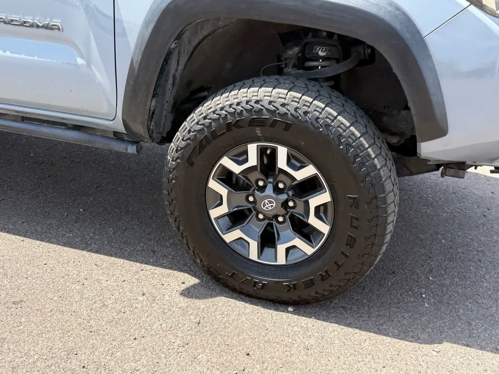 Used 2018 Toyota Tacoma TRD Off-Road w/ Technology Package AWD/4WD image 6