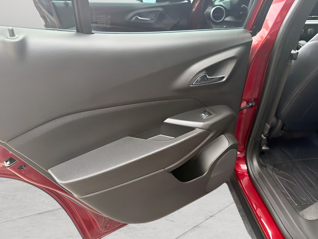 Used 2025 Chevrolet Trax LS FWD image 20