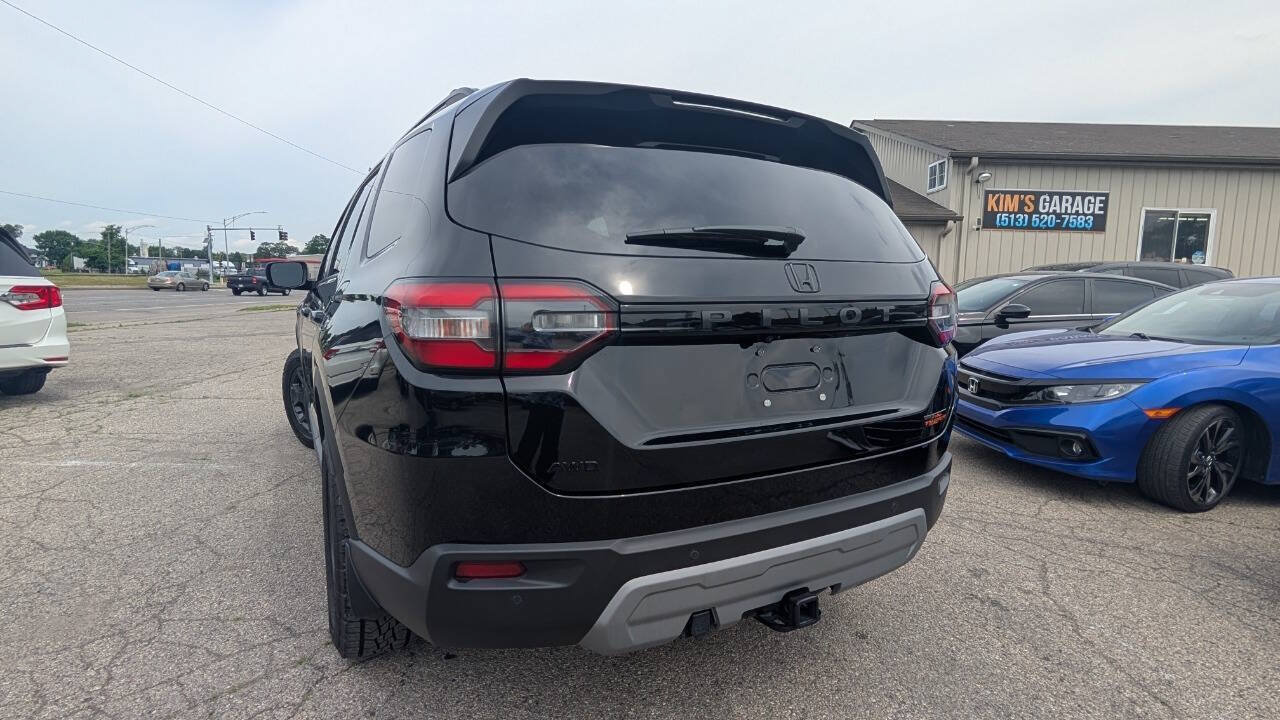 Used 2025 Honda Pilot TrailSport image 4