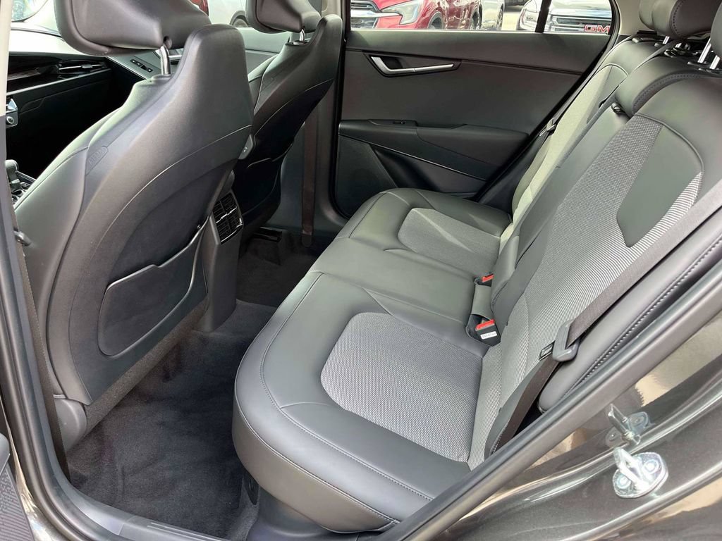 Certified 2025 Kia Niro EX FWD image 7