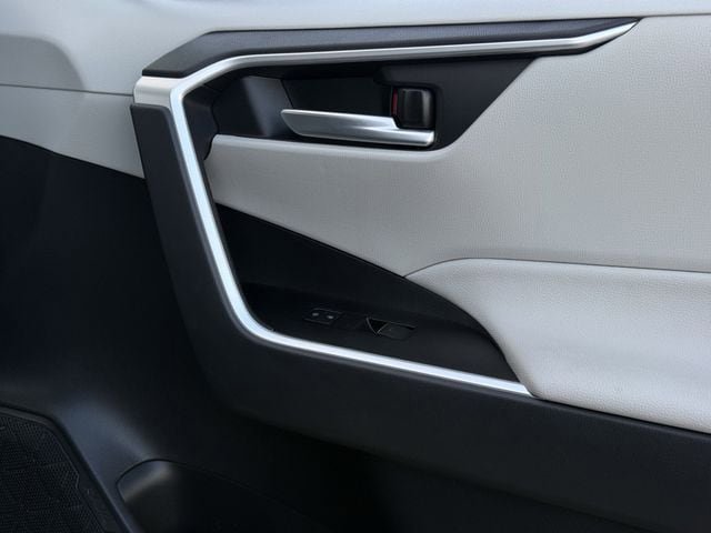 Used 2024 Toyota RAV4 XLE image 28