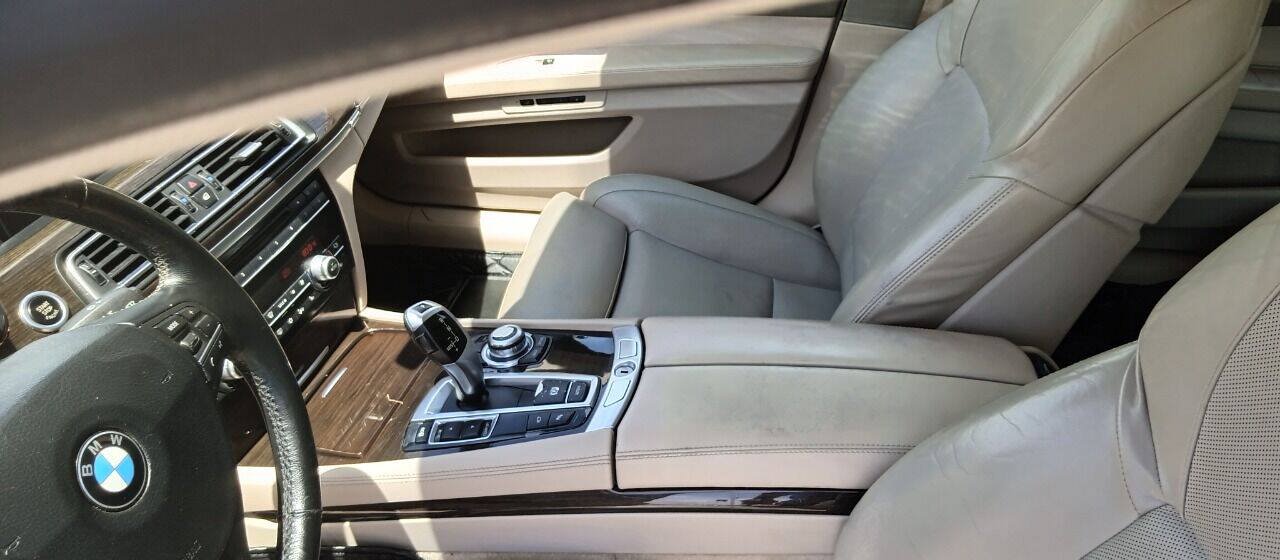 Used 2010 BMW 750Li RWD image 4