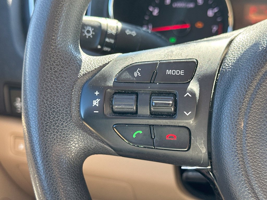Used 2016 Kia Sedona LX w/ LX Convenience Package FWD image 21