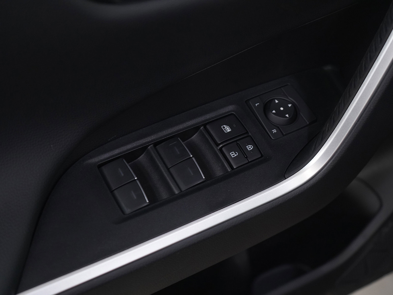 Used 2025 Toyota RAV4 Limited w/ Weather Package image 20