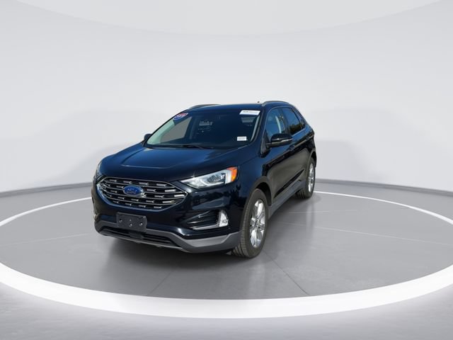 Certified 2019 Ford Edge Titanium w/ Cold Weather Package AWD/4WD image 3