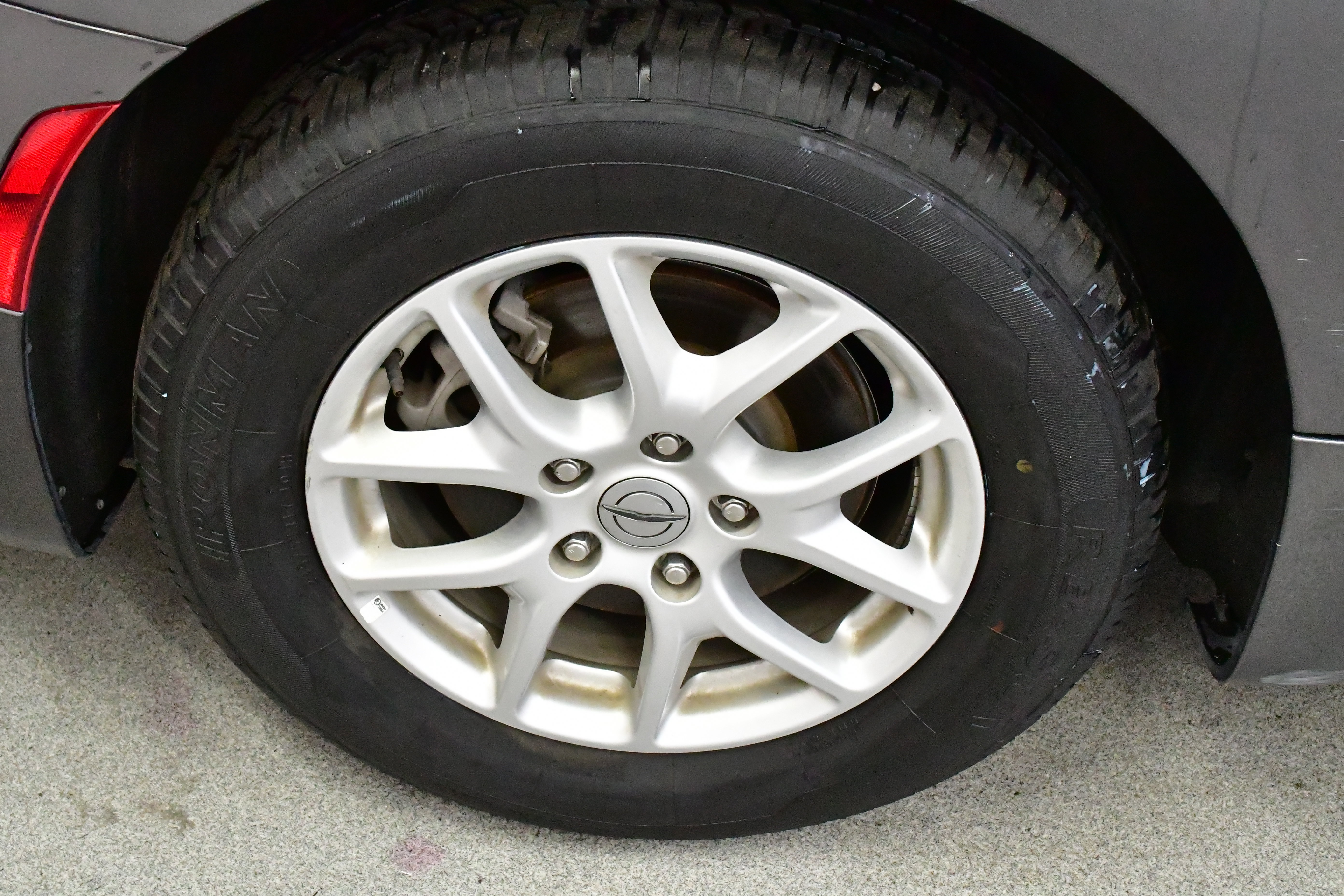 Used 2023 Chrysler Pacifica Touring-L FWD image 40