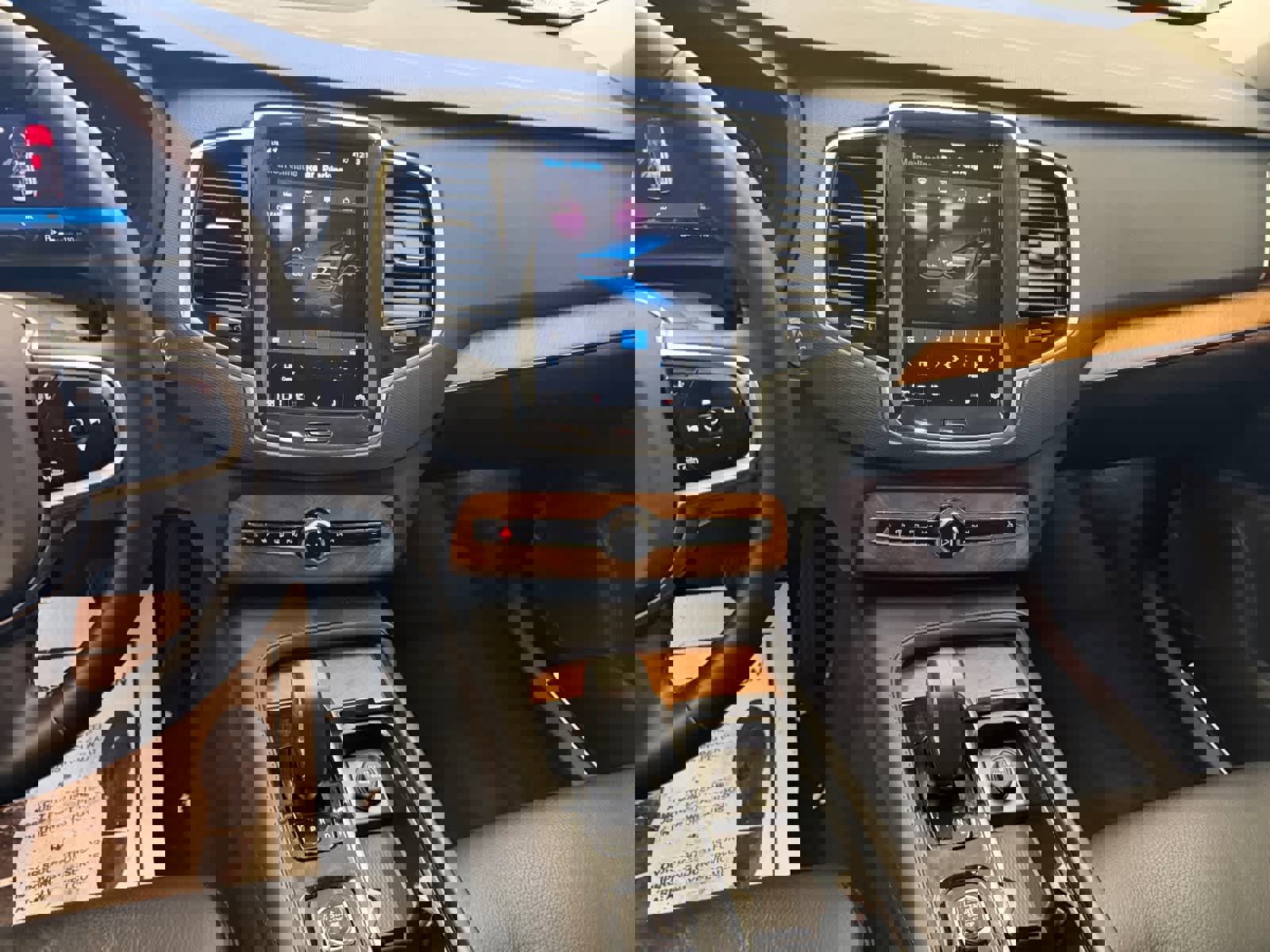 Used 2025 Volvo XC90 B6 Plus image 12