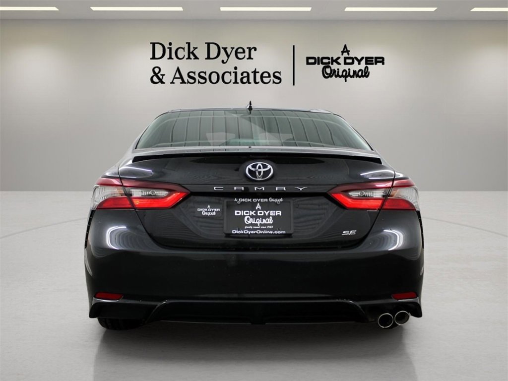 Used 2021 Toyota Camry SE image 5