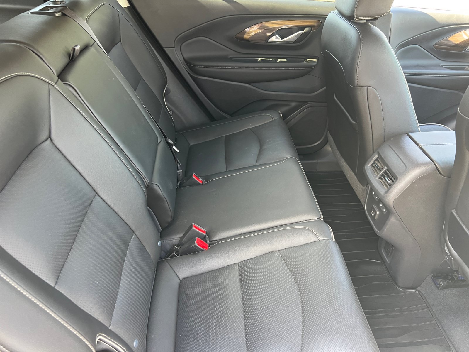 Used 2020 GMC Terrain Denali w/ Denali Premium Package FWD image 18