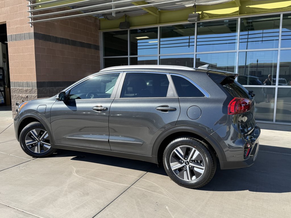 Used 2022 Kia Niro EX image 5