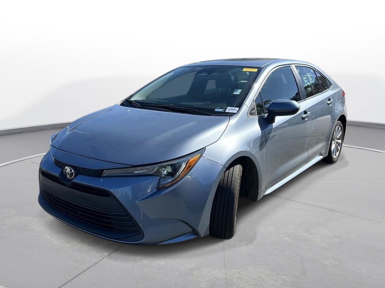 Used 2024 Toyota Corolla LE w/ LE Convenience Package FWD image 2