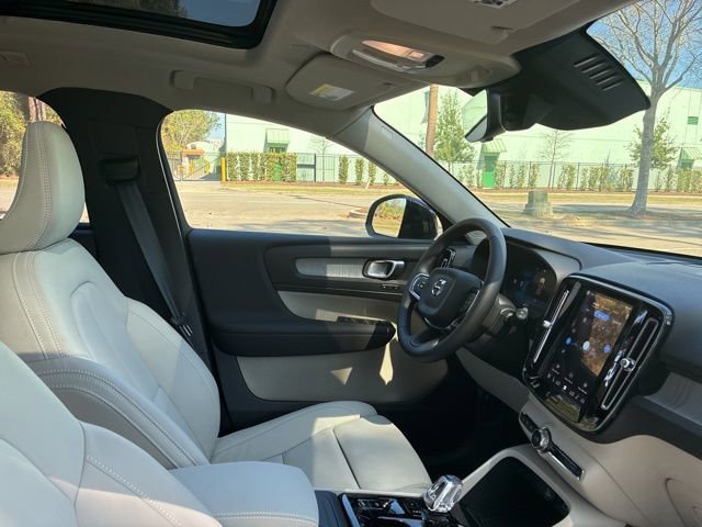 New 2026 Volvo XC40 B5 Plus w/ Protection Package Premier AWD/4WD image 24