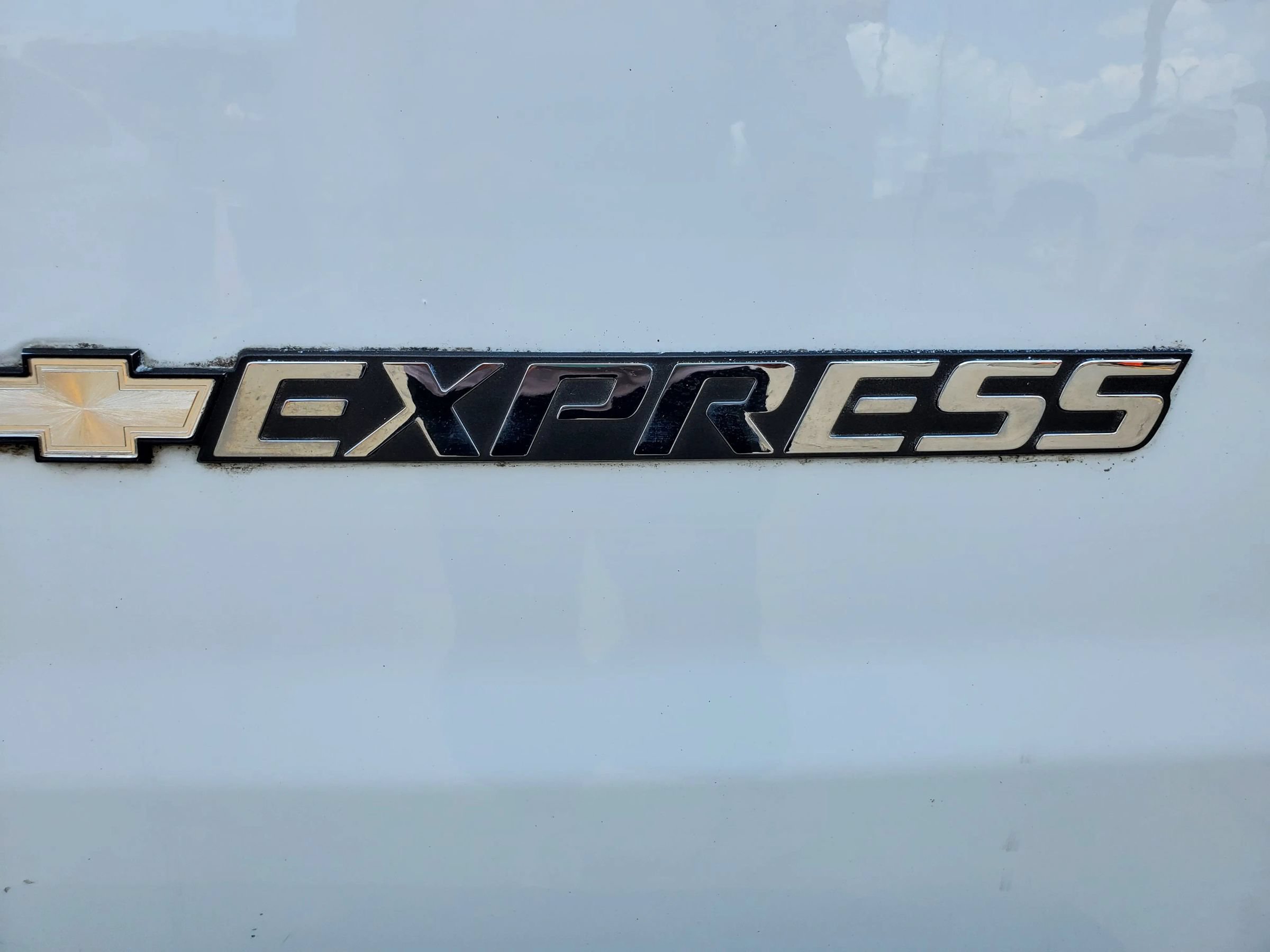 Used 2019 Chevrolet Express 2500 Extended w/ Driver Convenience Package RWD image 8