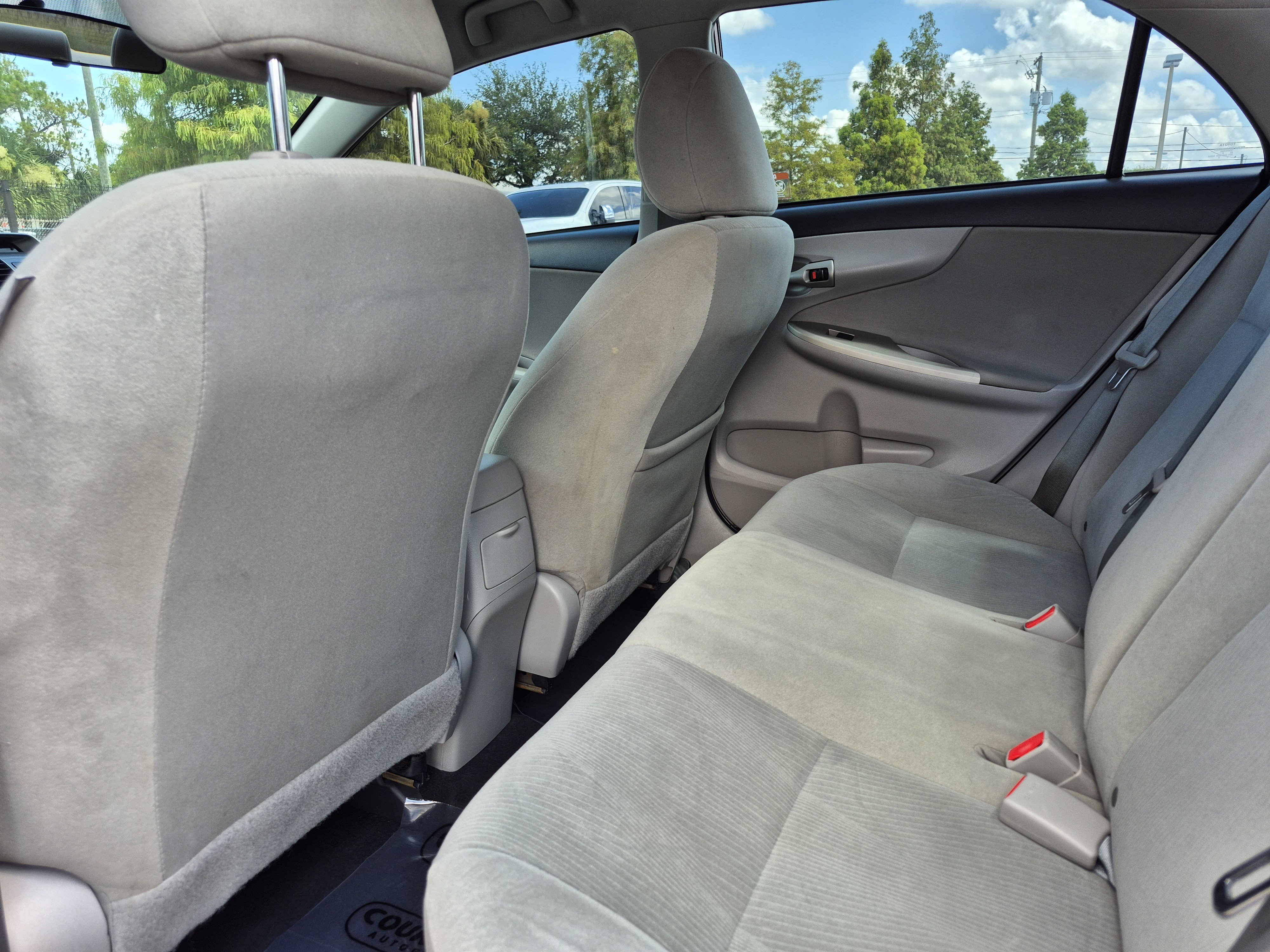 Used 2013 Toyota Corolla LE FWD image 18