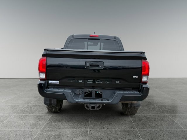 Used 2019 Toyota Tacoma TRD Sport w/ Technology Package image 4