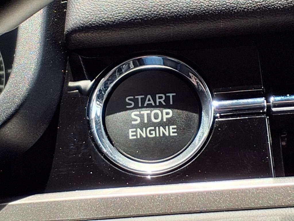 New 2025 Mitsubishi Outlander ES image 16