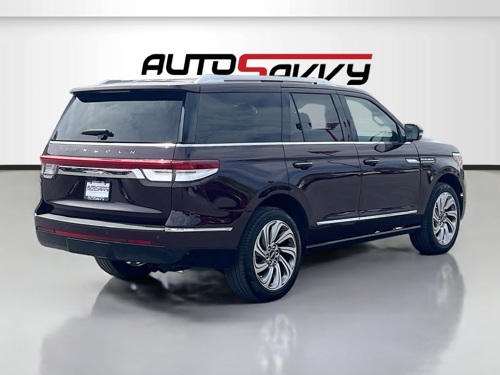 Used 2024 Lincoln Navigator Reserve AWD/4WD image 7