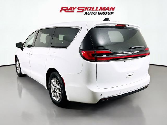Used 2024 Chrysler Pacifica Touring-L image 5