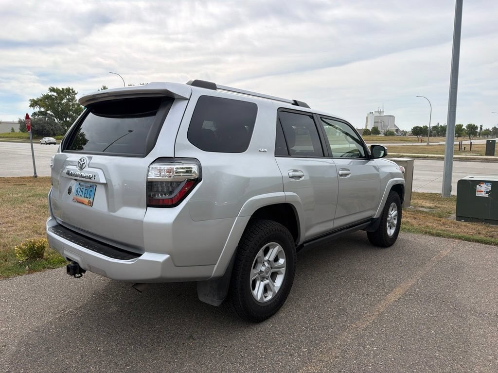 Used 2021 Toyota 4Runner SR5 AWD/4WD image 4