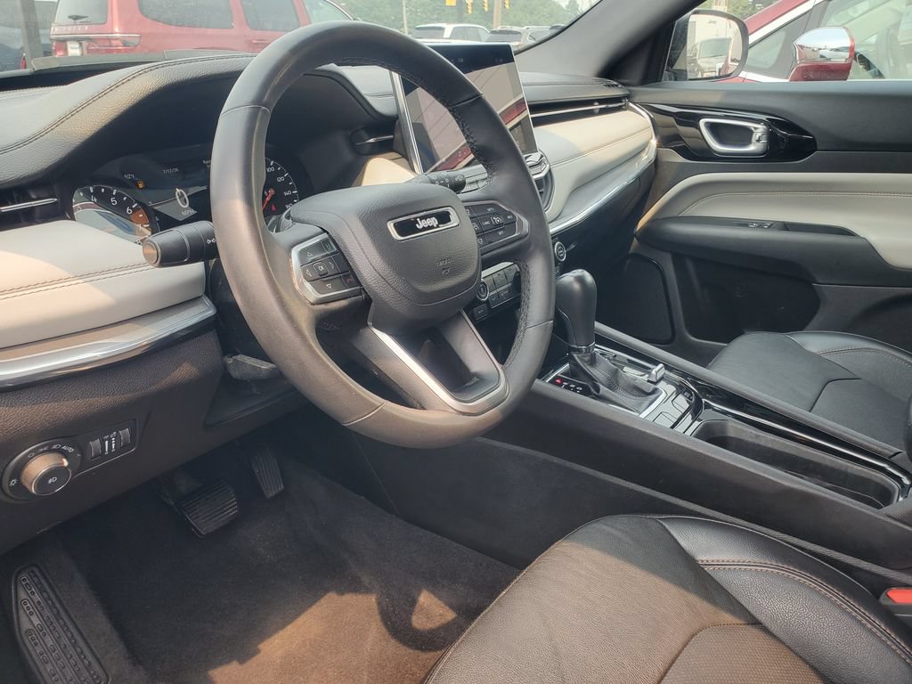 Used 2023 Jeep Compass Limited AWD/4WD image 10