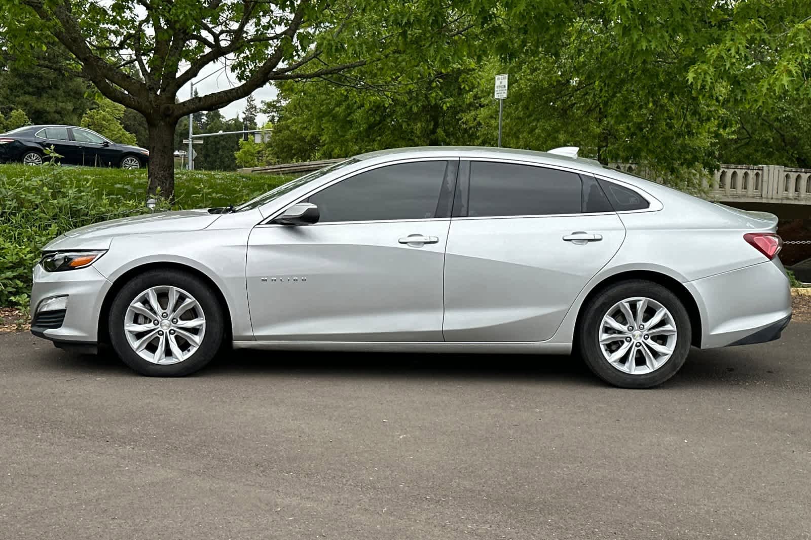 Used 2019 Chevrolet Malibu LT FWD image 5