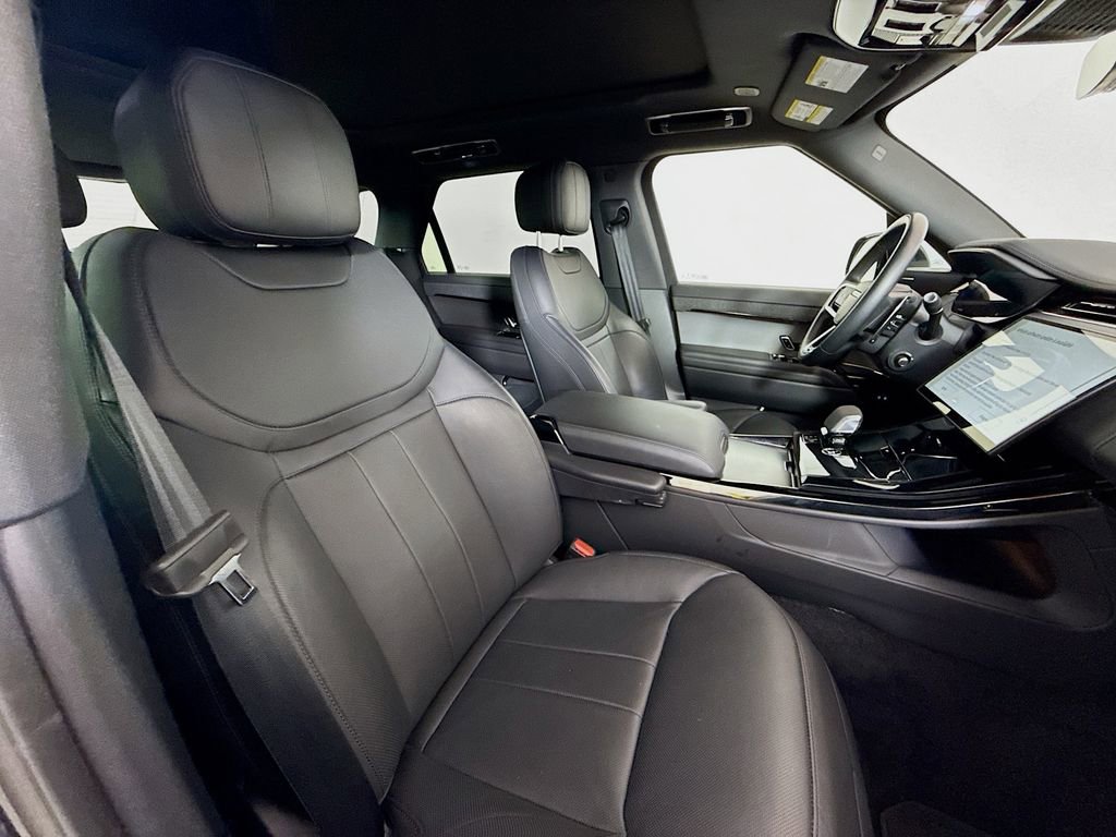 Used 2025 Land Rover Range Rover Sport SE image 30