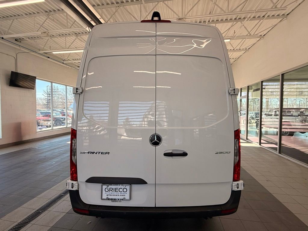 Used 2025 Mercedes-Benz Sprinter 2500 image 9