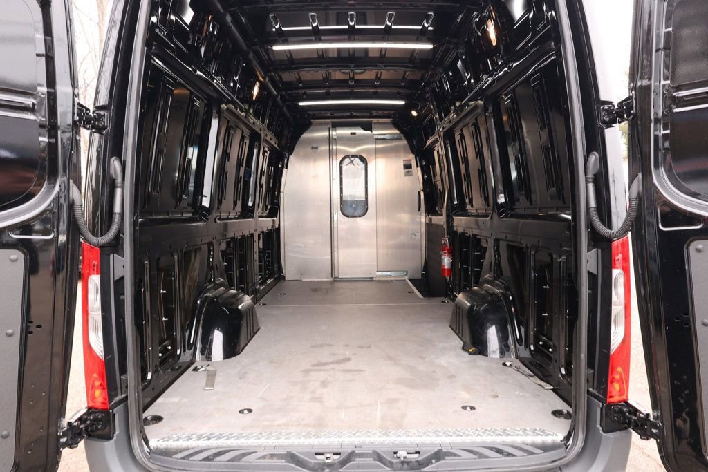 Used 2024 Mercedes-Benz Sprinter 2500 w/ Acoustic Package image 19