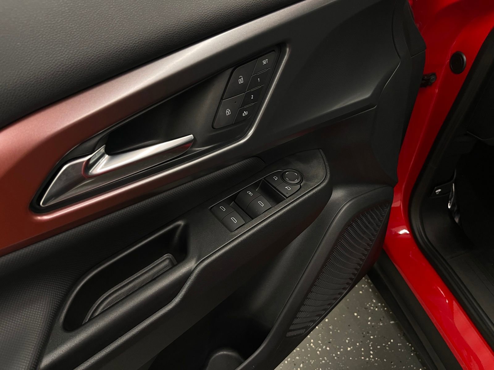 Used 2024 Chevrolet Equinox EV RS image 10