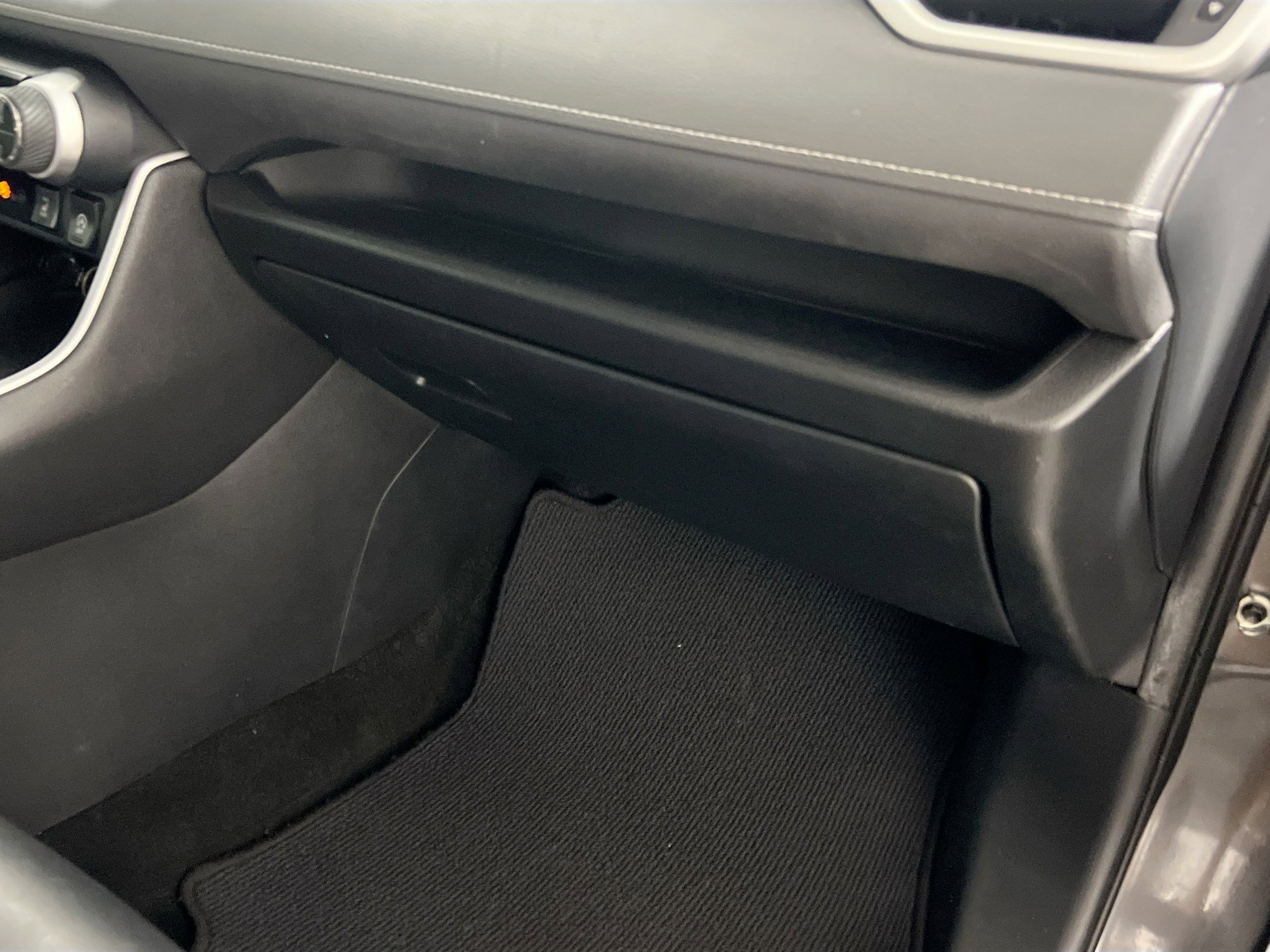 Used 2020 Toyota RAV4 XLE Premium FWD image 34