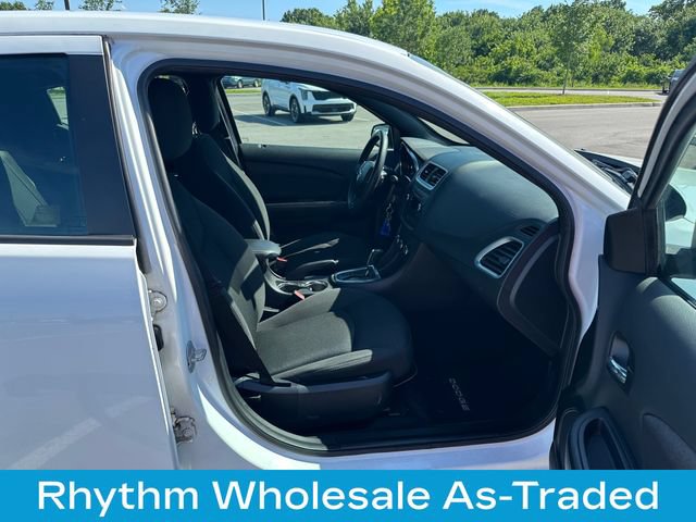 Used 2012 Dodge Avenger SE FWD image 17