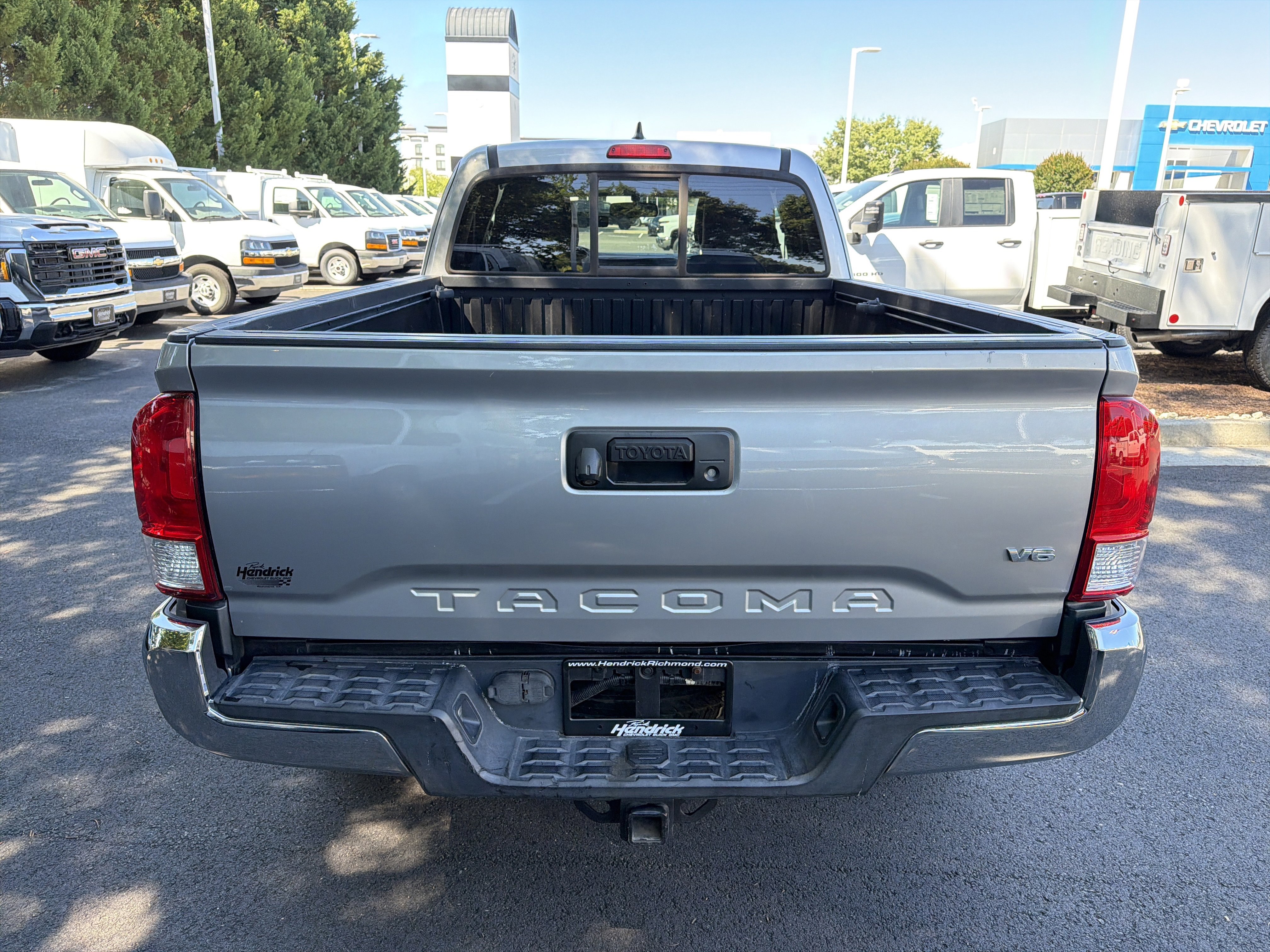 Used 2016 Toyota Tacoma SR5 w/ SR5 Appearance Package (SN) RWD image 9