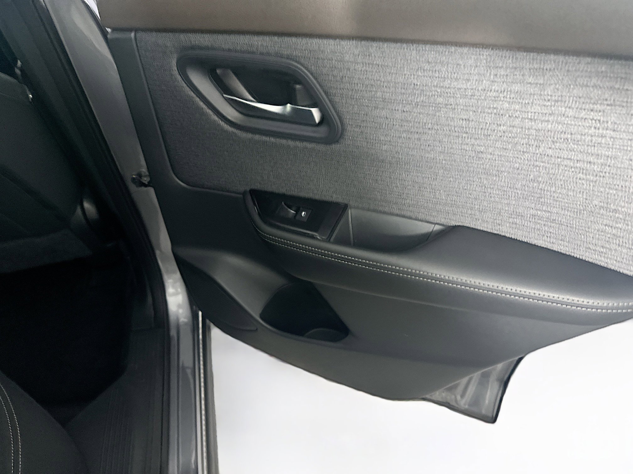 Used 2023 Nissan Rogue SV image 28